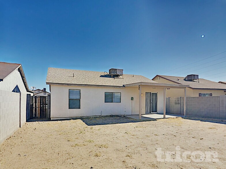 Building Photo - 11519 W Windrose Ave