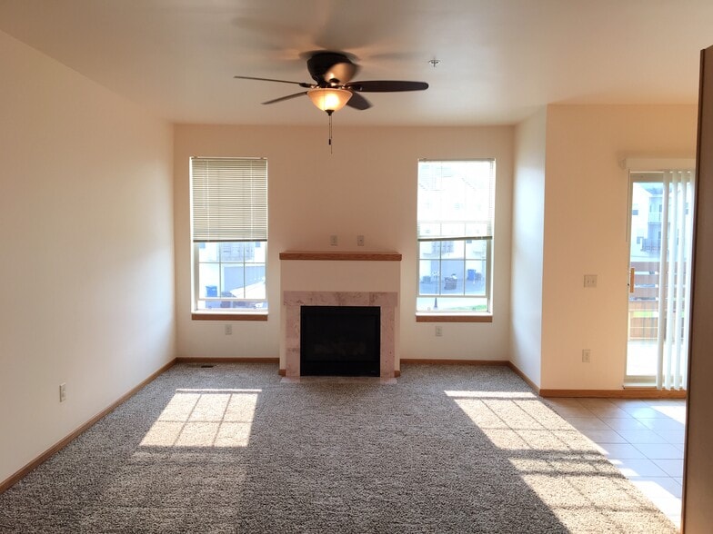 Building Photo - 221 N Alpine Pky