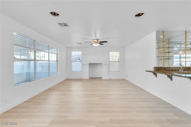 Building Photo - 3986 Windansea St