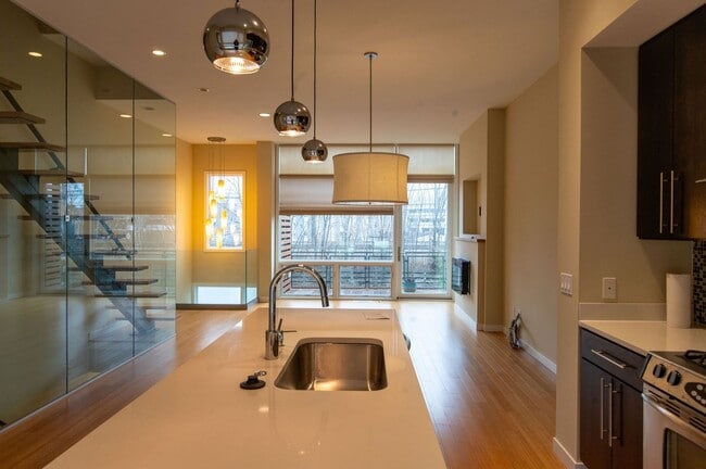 Building Photo - Little Italy Townhome - 1911 E 119th St , ...
