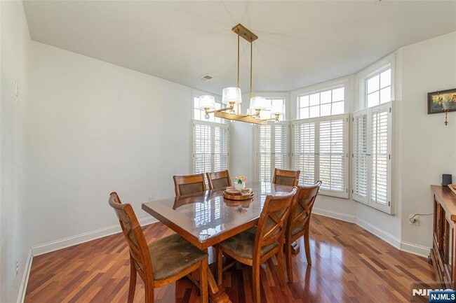 Building Photo - 115 Kensington Ln