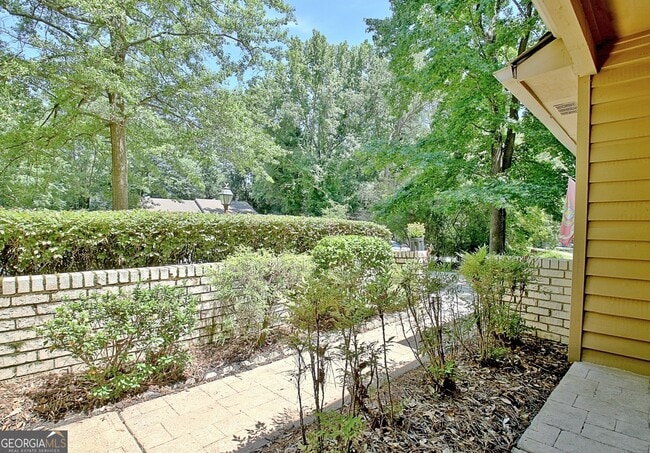 Building Photo - 102 Brookwood Path