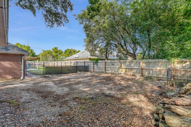 Building Photo - Beautifully Updated Home in Navarre!