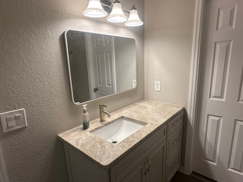 Bathroom - 1131 N Trudel Pt