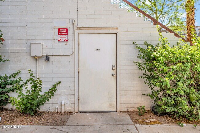 Building Photo - 821 N 3rd St