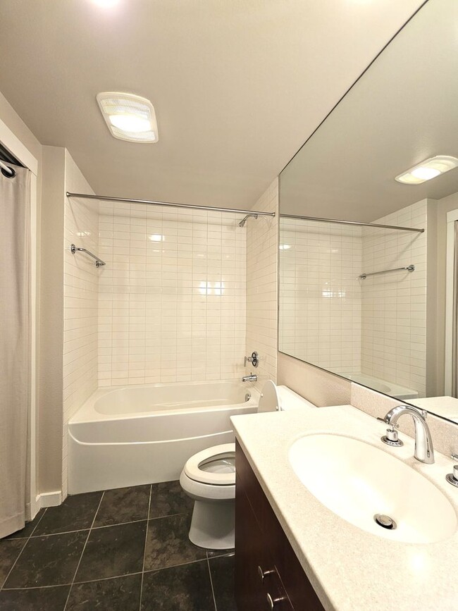 Building Photo - Beautiful Palazzo condo in the heart of downtown Bellevue!