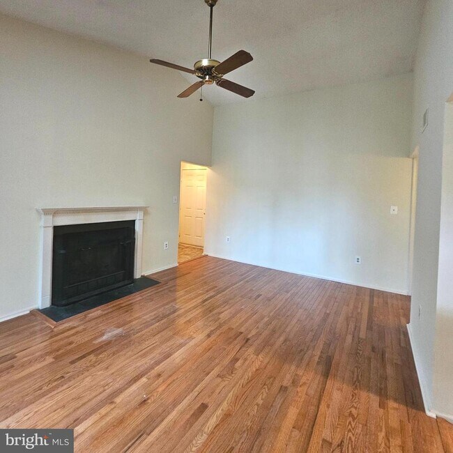 Building Photo - 7754 New Providence Dr