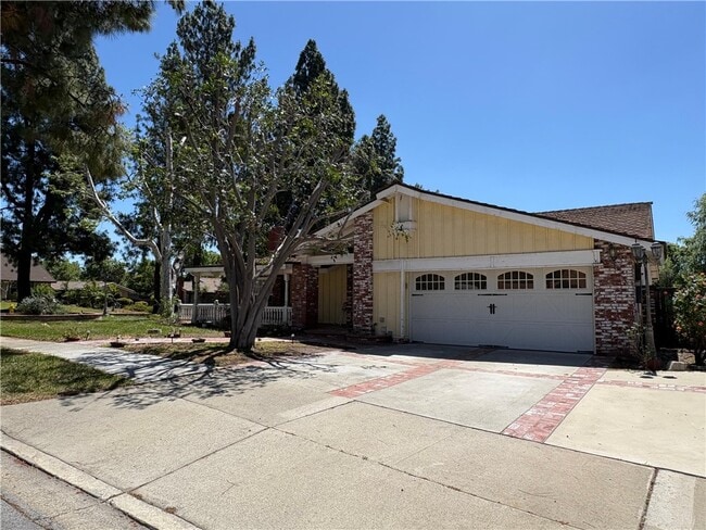 Building Photo - 2490 Michigan Dr