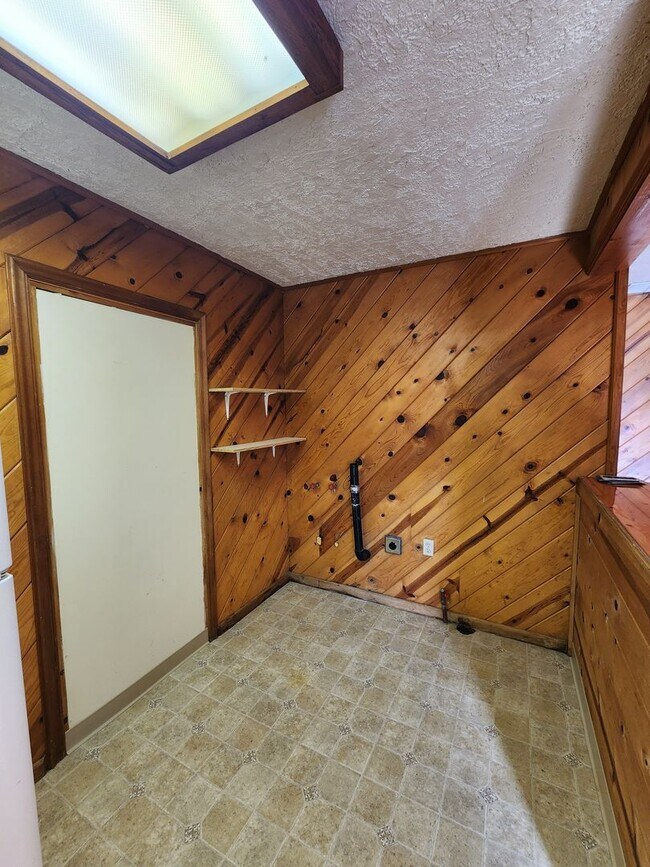 Building Photo - 122 Brennan St