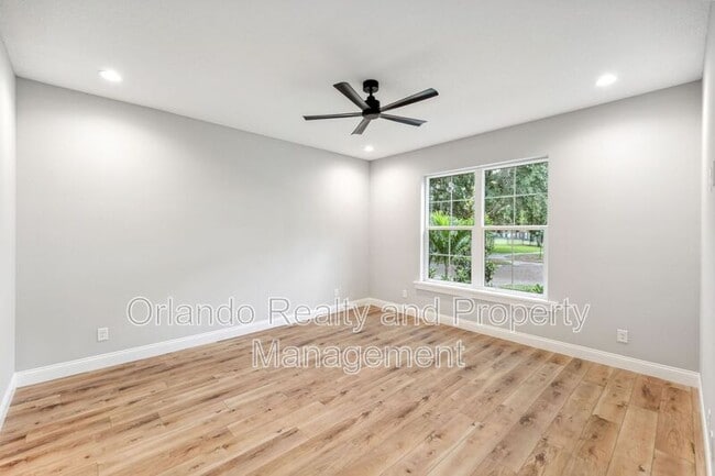 Building Photo - 444 Delaney Park Dr