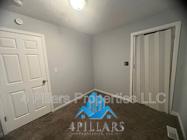 Building Photo - 1311 E Columbus Dr