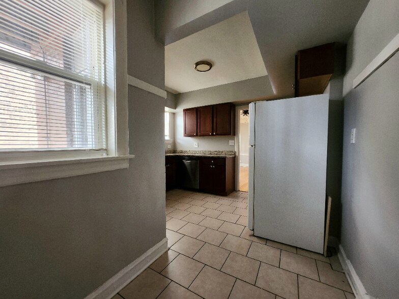 Building Photo - 1307 W 91st St