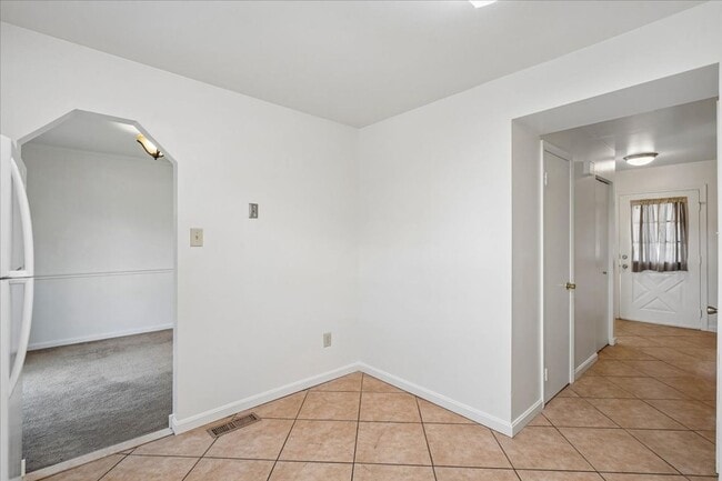 Building Photo - Immediate move-in at Goshen Village