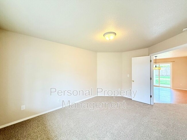 Building Photo - 11117 NE 104th St