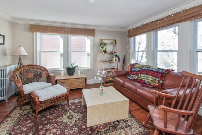 Building Photo - 25 Priesing St