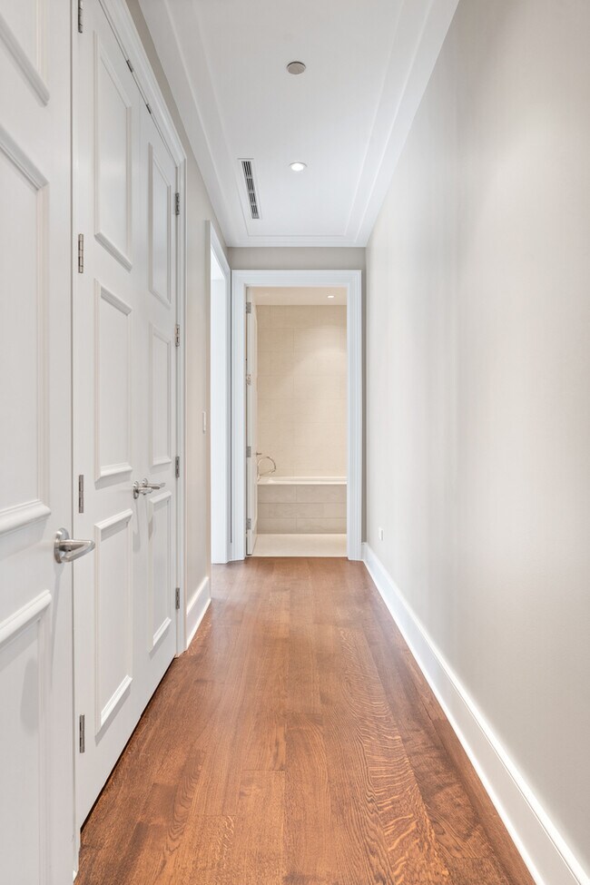 Building Photo - 118 E Erie St