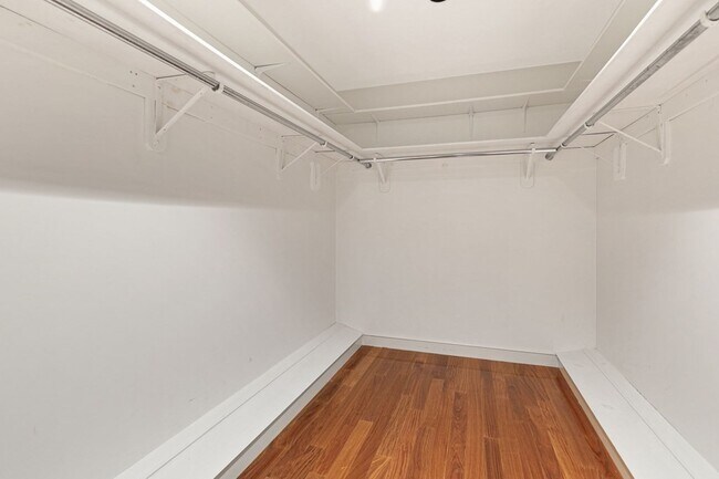 Building Photo - 1 Sutton Pl