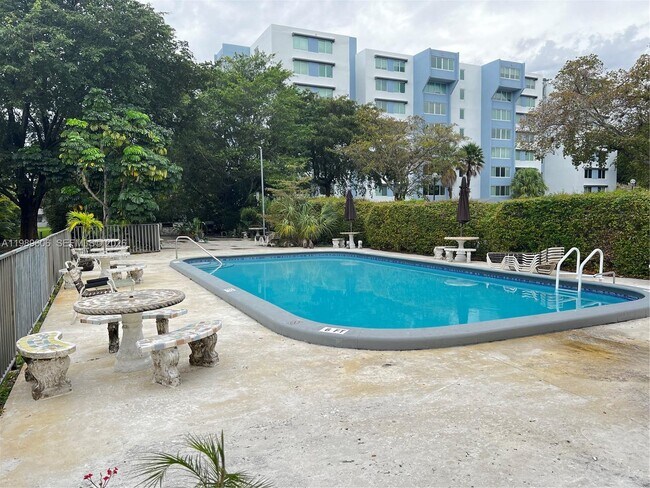 Building Photo - 9159 SW 77th Ave