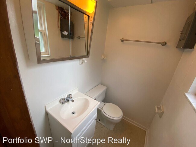 Building Photo - 3 br, 2 bath Apartment - 1451-1461 Worthin...