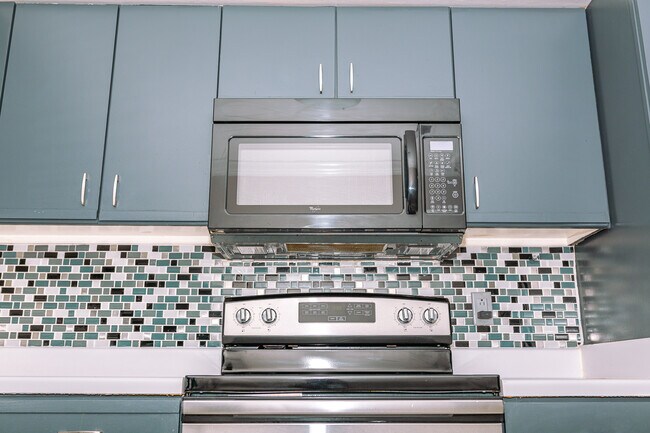 Building Photo - 9808 Emerald Point Dr