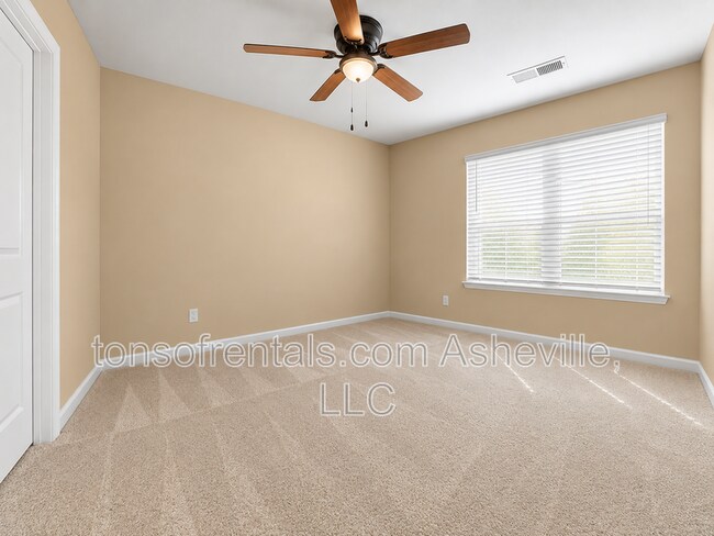 Building Photo - 141 Wheatfield Rd