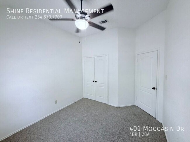 Building Photo - 401 Moccasin Dr