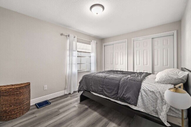 Building Photo - "Charming 3-Bed, 2-Bath Home in Tampa – Perfect Blend of Comfort and Convenience!"
