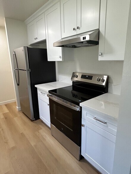 New stainless steal appliances - 4910 Lowry Rd