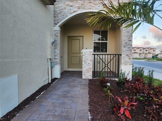 Building Photo - 2429 SE 28th Dr