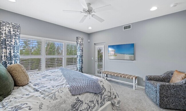 Building Photo - 981 Main St