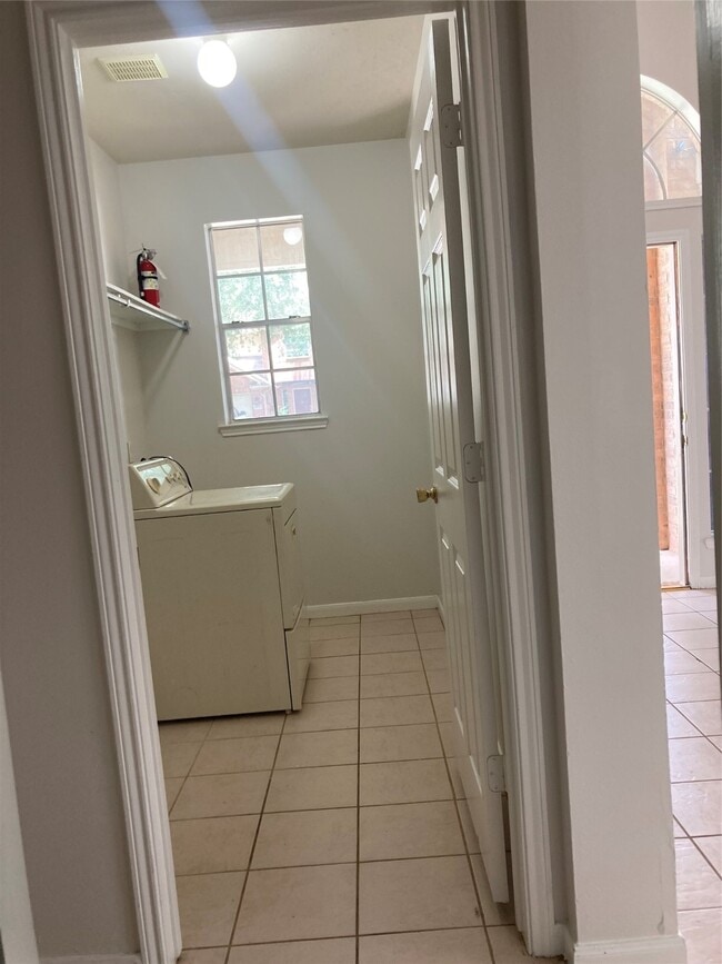 Building Photo - 8522 Chickamauga Ln