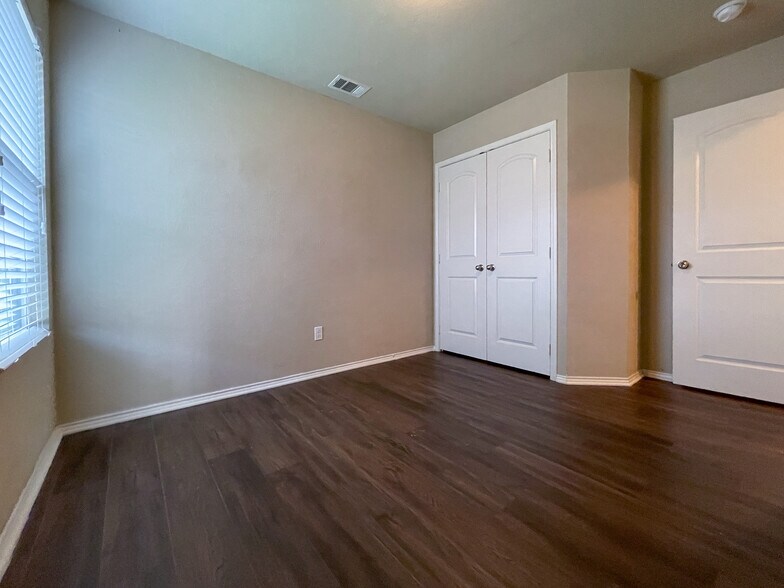 Building Photo - 10304 Walley Way