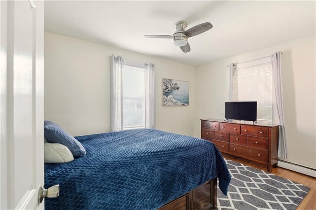 Building Photo - 13 Holland St