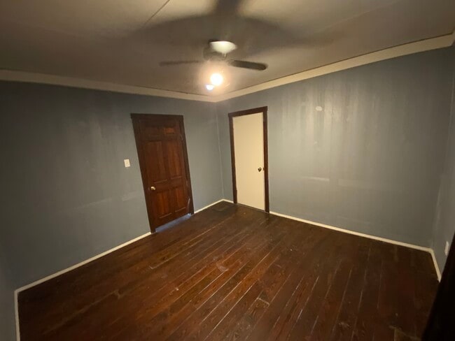 Building Photo - 217 E Roselawn St