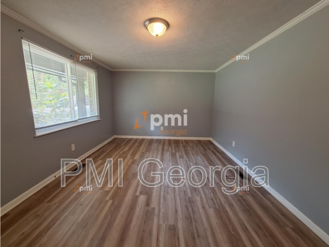 Building Photo - 6139 Lullwater Dr