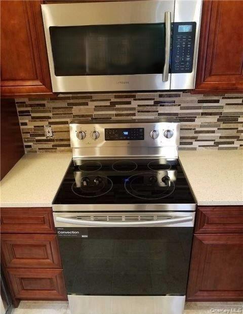 Building Photo - 17 Hallock St