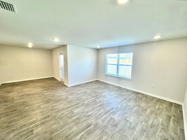 Building Photo - New rental in Brighton Oaks! Conveniently located off Hwy 231, this community conveniently close ...