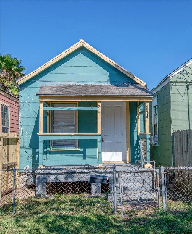 Primary Photo - 1512 J H Clouser St