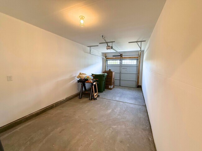 Building Photo - 118 Rhodell Ln