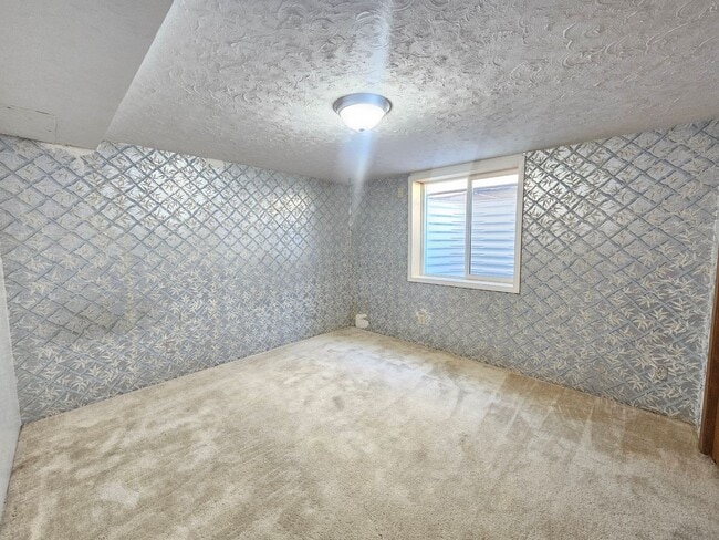 Building Photo - $1,900 - 3 Bed / 2 Bath Charming Rancher H...