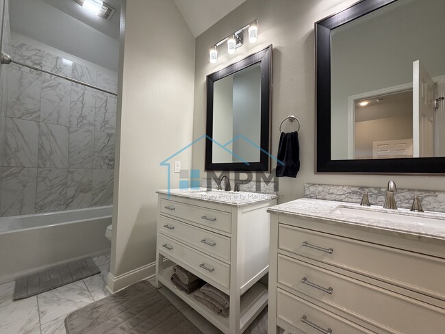 Building Photo - 492 Cliff Bullock Dr