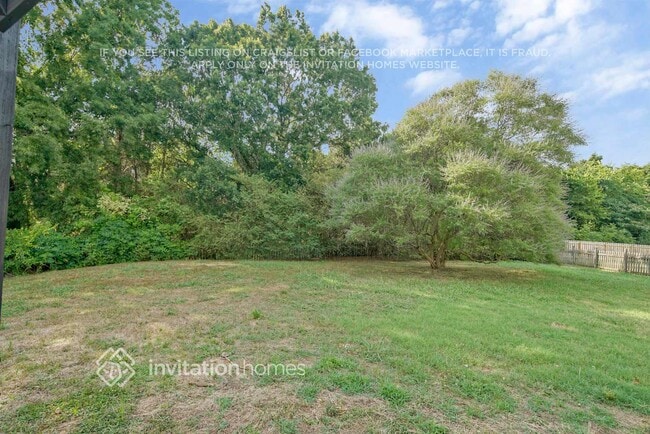 Building Photo - 10437 Roundleaf Dr