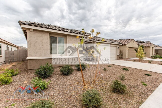 Building Photo - 17645 W Palo Verde Dr