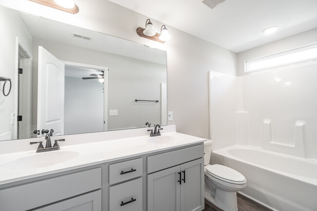 dual vanity - 70 Catalina Cir