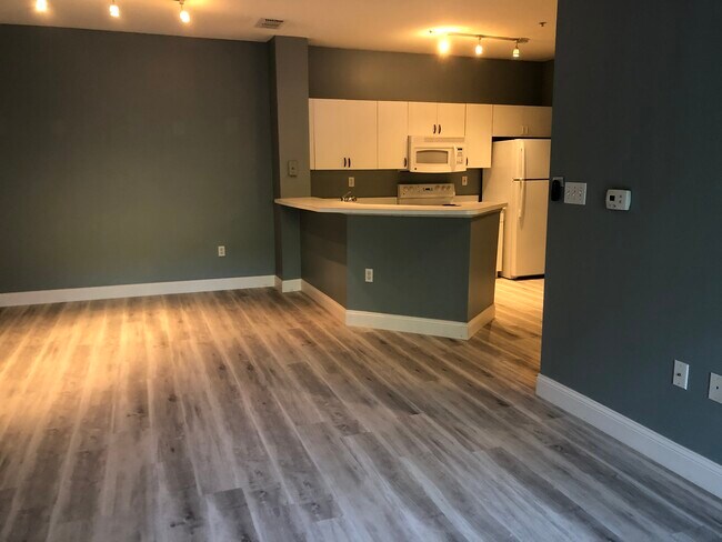 Building Photo - 500 Florida Club Blvd