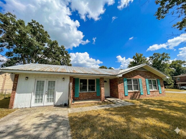 Building Photo - WINTER MOVE-IN SPECIAL: 50% OFF 1st FULL MONTH'S RENT!**