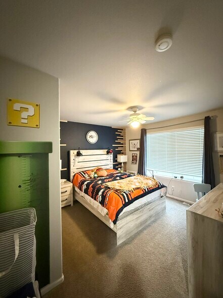 Building Photo - 562 E 133rd Ct