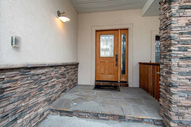 Building Photo - 129 Cobble Creek Ln
