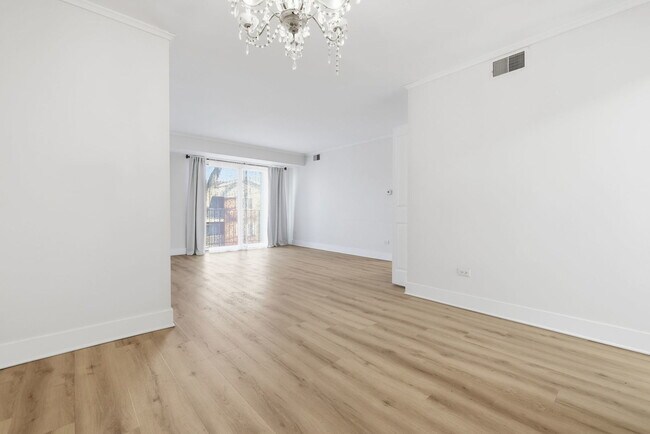 Building Photo - 382 Oak Trails Rd