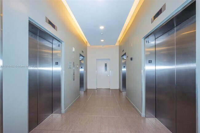 Building Photo - 1900 N Bayshore Dr